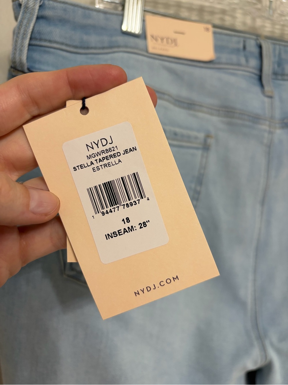 NEW NYDJ Stella Relaxed Tapered Ankle Jeans in Estrella Light Wash - Size 18 - Picture 4 of 10